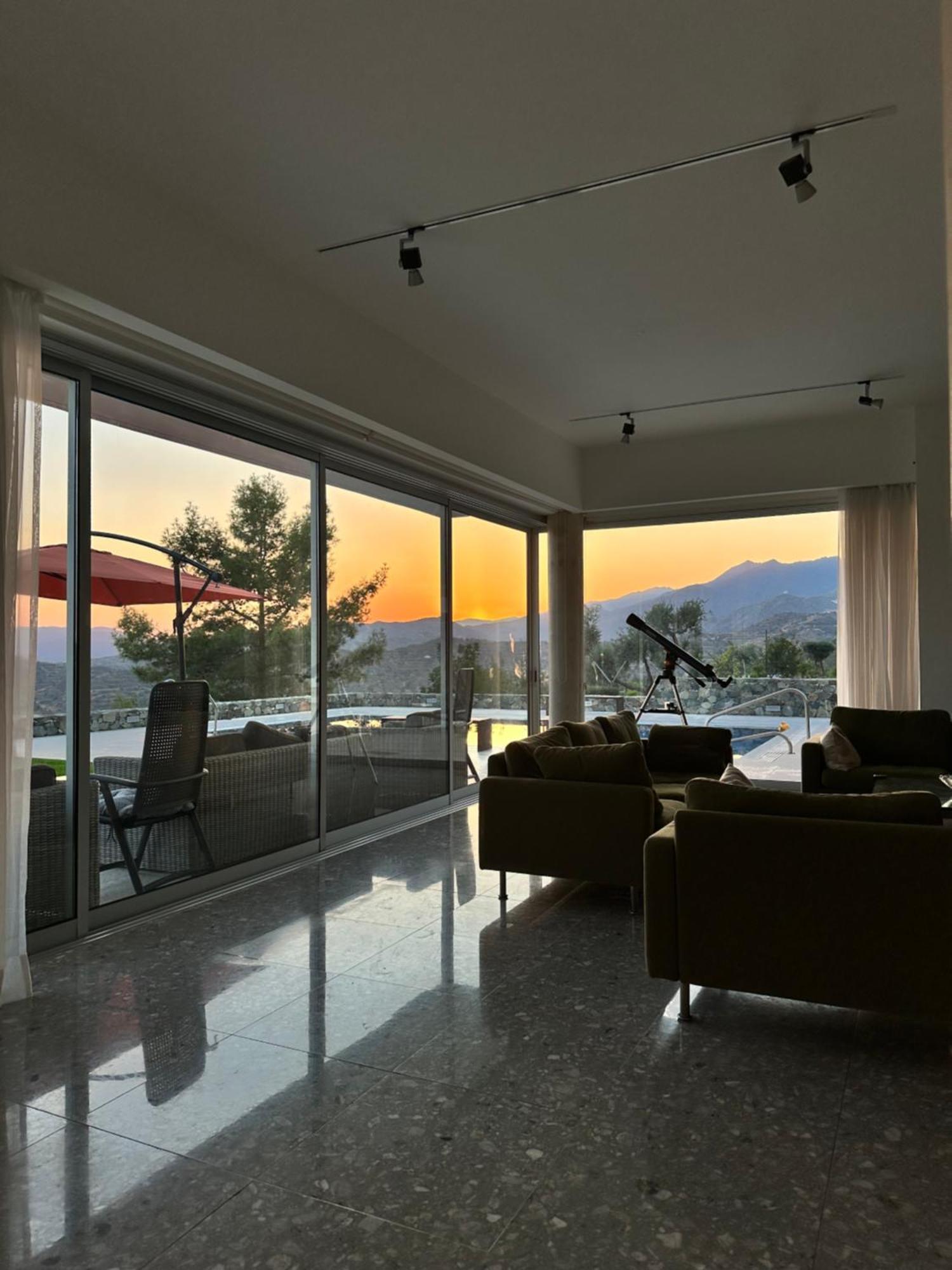 Luxury Villa Pluto Stunning Mountain Views Ora ภายนอก รูปภาพ